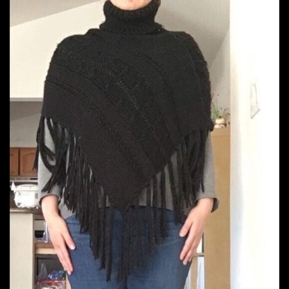 Beautiful Black Knit Poncho - Picture 4 of 9